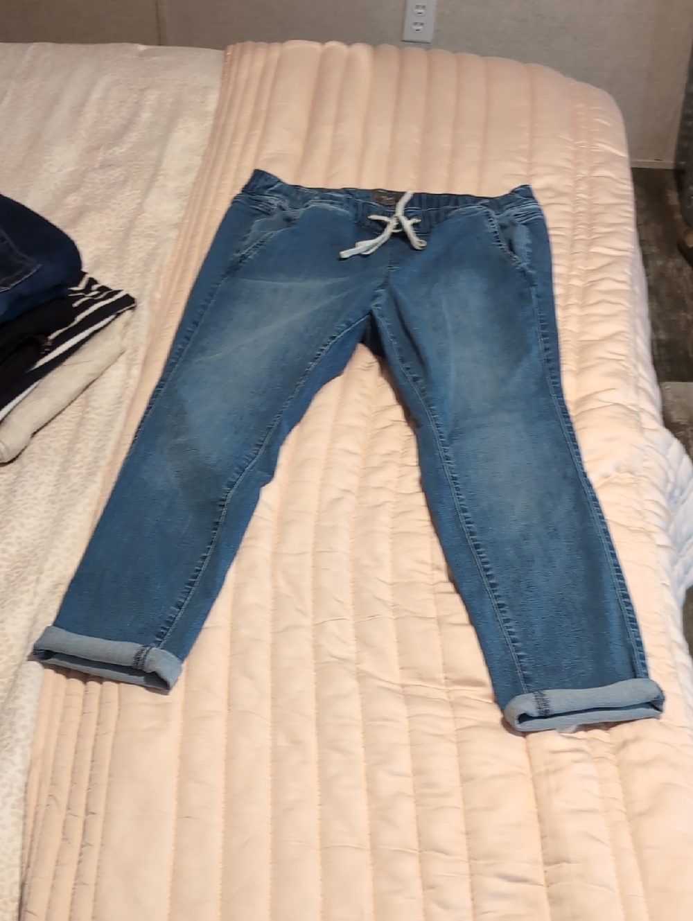 Torrid Cropped Jeans, 00/10W